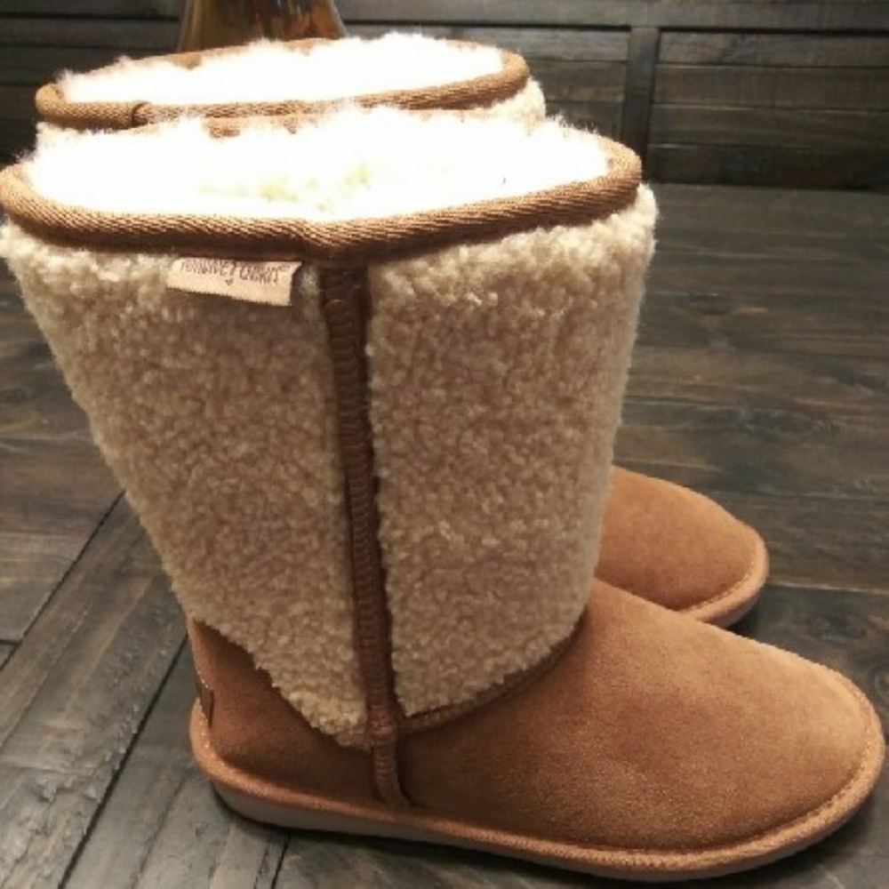 NWOT:MINNETONKA  Boot - Picture 4 of 8